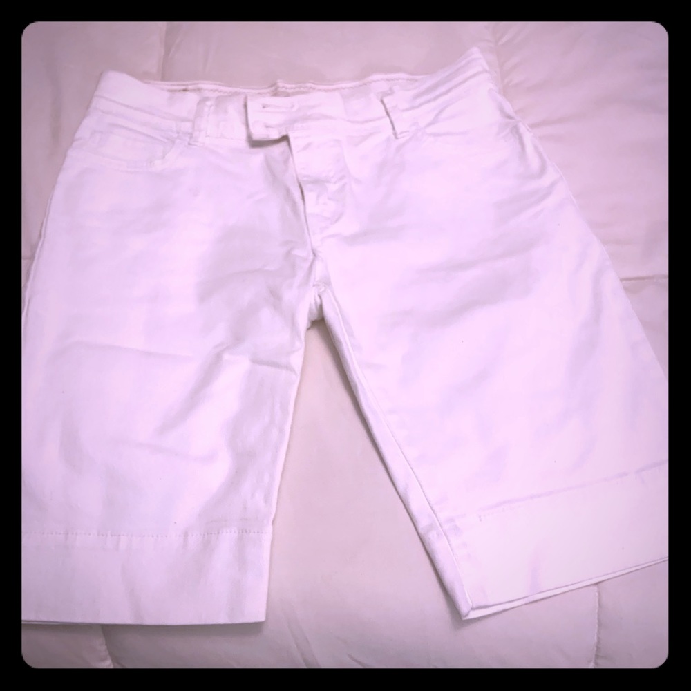 5/$25🌸  Women’s Levis shorts